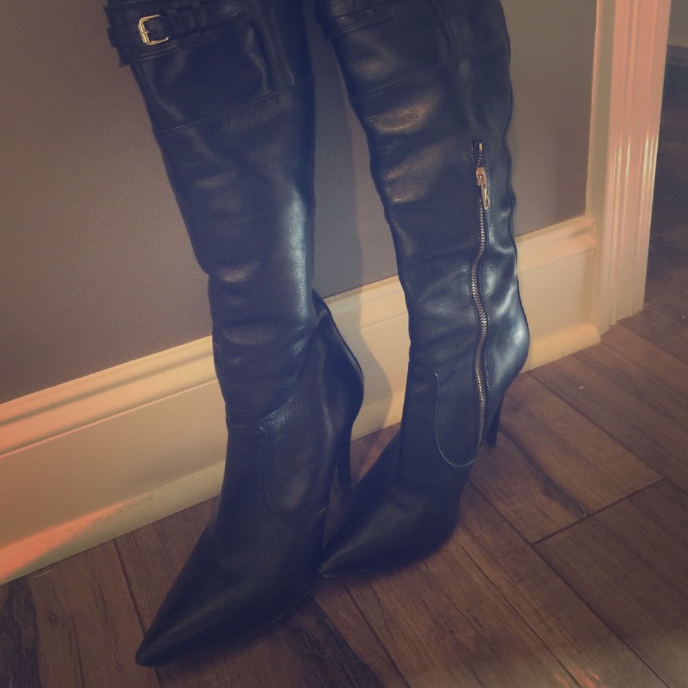 Burberry black leather knee boots